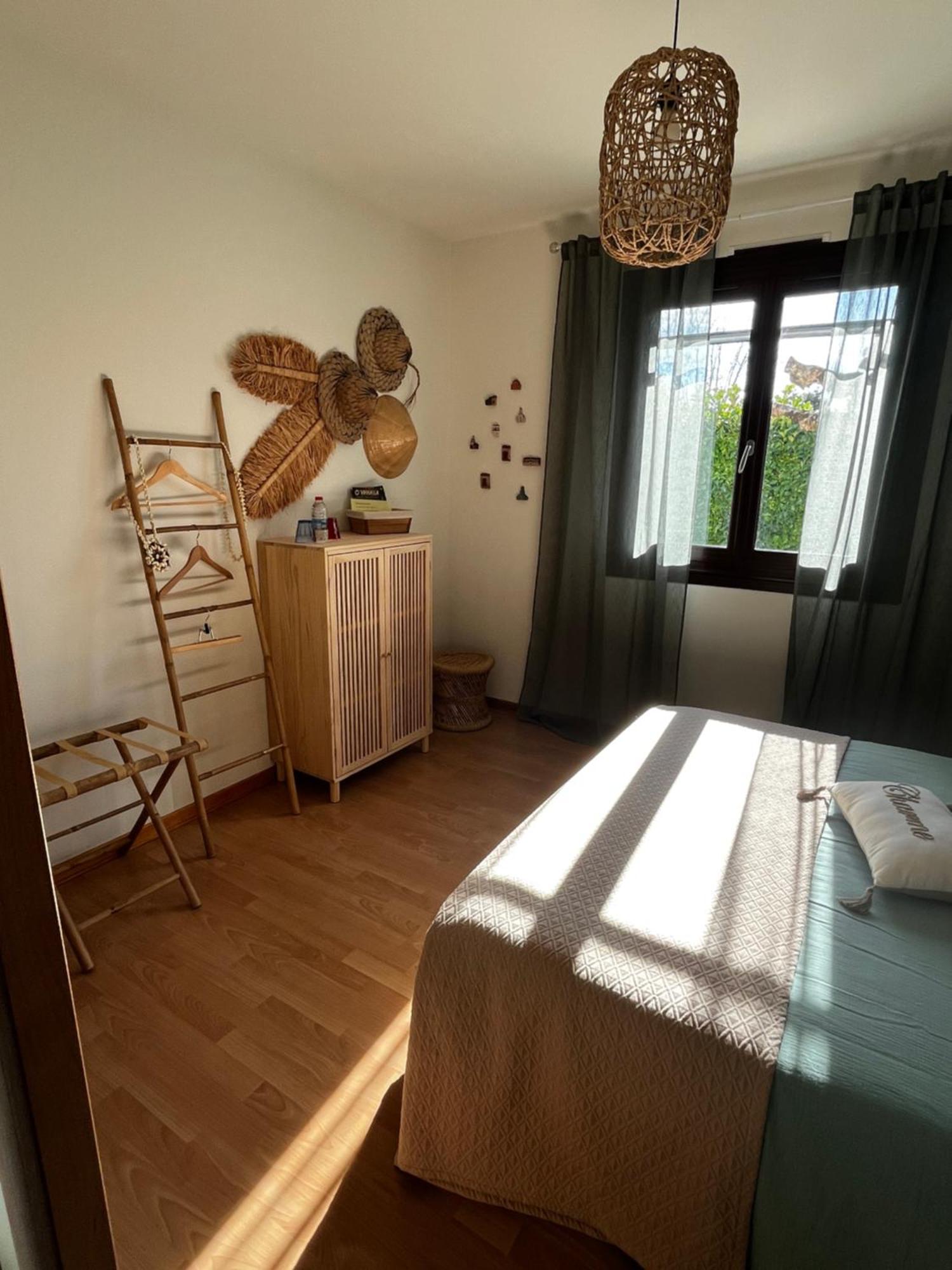 Bed and Breakfast Les Voyages De Louison Lavardac Екстер'єр фото