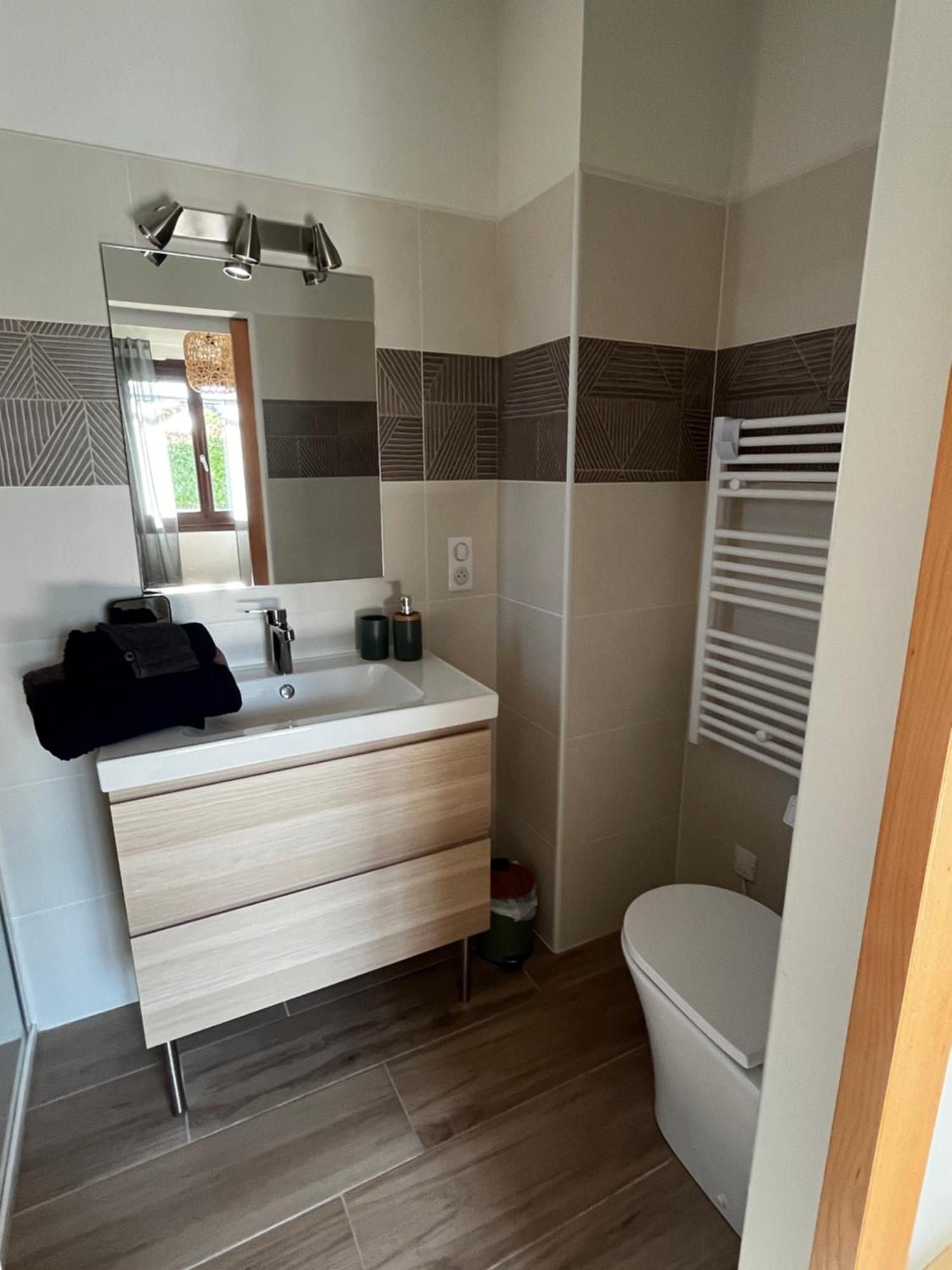 Bed and Breakfast Les Voyages De Louison Lavardac Екстер'єр фото